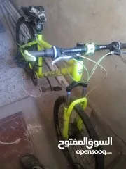  7 دراجة  هوائية مقاس 25 لون فسفوري  سعرها 40 الف ريال يمني