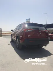  2 تويوتا راف فور XLE موديل 2022 لون خمري داخل جلد اسود عداد قليل