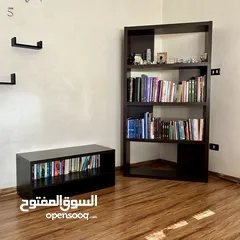 3 طقم صالون 3 قطع، سيرفر للمدخل، طقم طاولات سيرفر، طاولة تلفزيون، و وحدة رفوف للبيع