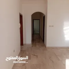  23 ام السماق / شقه فارغه للايجار/ باجره 400 دينار امكانيه الدفع شهري
