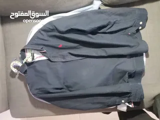  7 ملابس متنوعه للبيع ، قمصان و جاكيتات