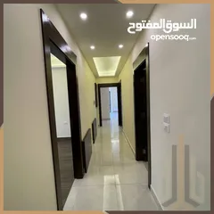  3 شقة طابق شبة ارضي للبيع في خلدا بالقرب من المدرسة الريادية مساحه105م ترس خارجي 50م .