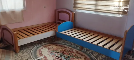  1 تخت للبيع بحالة الوكالة خشب ثقيل