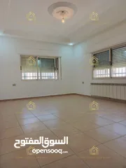  7 شقة مميزة - الجبيهة - 3نوم1ماستر - 220م - بلكونتين بإطلالــــه مميزة - قرب الخدمات العامة