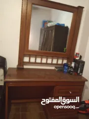  6 طقم كنب +خزانة +مراي +تخت مفرد حديد مع الفرشة بحالة جيدة