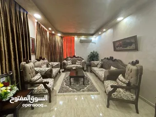  7 اثاث للببيع