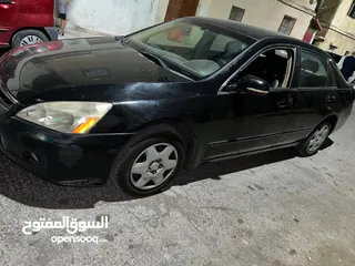  1 هوندا للبيع اقصاط السياره مرهونه منفك رهنها ومنرهنها بأسمك مطلوب دفعه 1500 السياره دهانها