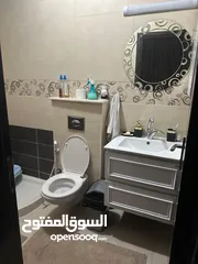  16 شقة مميزة للبيع - عين منجد / رام اللّٰه الموقع: عمارة السعادة - مقابل قيادة الشرطة مباشرة