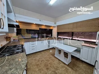  9 شقة طابقية للايجار في شارع عبدالله غوشة بمساحة بناء 200م