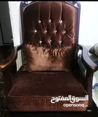 2 طقم كنب مستعمل 7 مقاعد كنبه ثلاثي و كنبه ثنائي و كنبتين فرداني