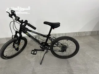  2 دراجه هوائيه ماركه راك رايدر من ديكاثلون . بحاله ممتازه . لعمر 10-13  Rock Rider Bicycle