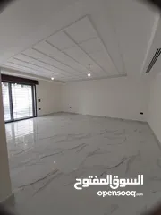  4 الكرسي 210م مع حديقة 120م وكراج خاص بسعر مغري
