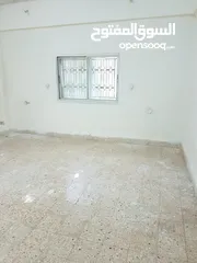  5 بيت للبيع في الحصن "قوشان مستقل" على مساحة ارض 908 م2 قرب شارع اربد عمان الرئيسي وصيدلية الشتاء