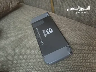  4 جهاز نينتدو سويتش حالة ممتازة جدا مع أغراضه ولعبة