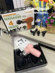  9 فرد مساج 4*1 قوة ضرب تصل إلى حوالي 9 كجم، ونقل الاهتزاز إلى العضلات العميقة يمكن للمحرك القوي أن يُن