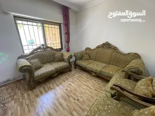  1 طقم كنب للبيع بحاله ممتازه