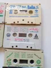  20 اشرطة كاسيت نسخ اصليه اجنبي وعربي وفرق عالميه أكثر من 1000 شريط اي 3 اشرطه بدينارين