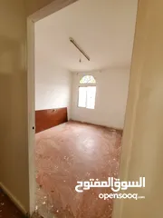  8 شقة تقع في مدينة الحمدي خلف السفارة الامريكية
