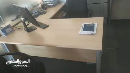  5 مكاتب اجنبي بحاله ممتازه مقاسات مختلفه