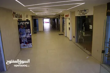  6 محلات تجارية للبيع او الايجار في شارع الجامعة اليرموك منطقة مميزة و معروفة