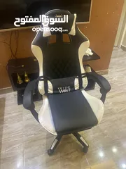  8 Gaming P.C, Gaming Chair, Computer Screen, Gaming headset, Gaming mouse, table included. Speaker. -