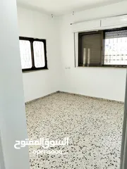  7 شقة للايجار حلحول الشارع الرئيسي