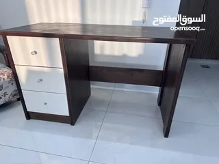  2 مكتب مع رفوف