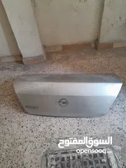  6 غطاء خلفي بدون فصالات وزرفيل، سيارة نيسان صني 2011