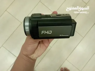  2 كاميره فيديو بدقه FHD عاليه الدقه مع كرتونه واغراضه كامله