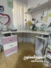  1 مكتب ، للبنات