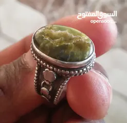  2 خواتم وأحجار كريمة عمانية الأصل