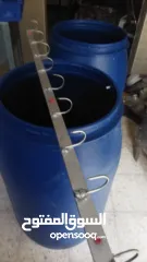  6 مذبح دجاج6 عيون معاطة دجاج بحالة ممتازة  اركاز عدد 2 براميل عدد 2 غاز عين لتسخين