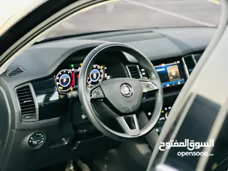  17 سكودا كودياك  فل الفل فتحة سقف بانوراما 190 حصان  4x4- /2020  دفع رباعي عداد قليل 30000
