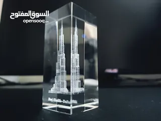  8 مجسم برج خليفة منحوت بالليزر داخل مكعب زجاجي 3D