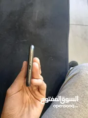  4 ايفون 11.....