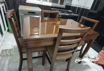  4 جلاي سامسونج شبه جديد مع طاوله سفره