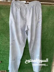 2 بنطلون غريب و مريييححح جدا للجميع قابل للنساء و الرجال ،جميل جدا على اللبس يمكن لبسه في الخارج