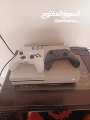  3 جهاز Xbox one s بحاله ممتازه معه ايدين عدد 2 وعليه حساب العاب مملوكه وحساب قيم باس للبيع