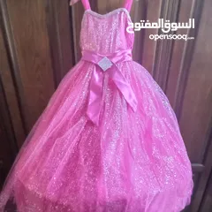  9 بدله بناتي لون احمر بحال الجديد وفوشي  بتلبس عمر 9/10 سنين يوجد خدمة توصيل داخل عمان دينارين