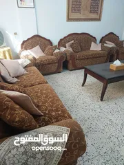  9 طقم سفرة  10 كراسي + طقم جلوس 7 مقاعد بحالة جيدة جدا + سجاد + طاولات جانبية