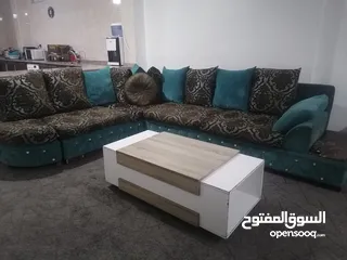  3 كورنر 7 مقاعد للبيع المستعجل السفر مع طاوله وسط وطقم سيرفس  وطاوله تلفزيون
