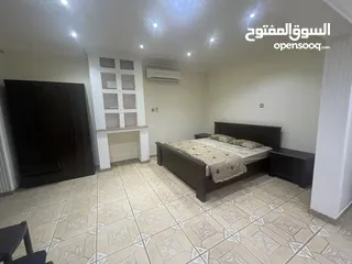  13 يوجد شقة 1BHK في العذيبة قريب من جميع الخدمات المتوفرة فيه المنطقة بقريب من جسر العذيبة .