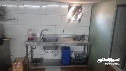  14 مطعم ومشاوي وسناكات ومناقيش وبيتزا للبيع بسعر مغري وقابل للتفاوض