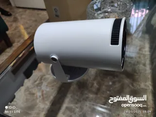  9 بروجكتور 4K لعرض الفيديو والأفلام على الحائط شبه جديد للبيع والسعر نهائي من الآخر.