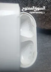  2 سماعات airpods 2 بحالة ممتازه