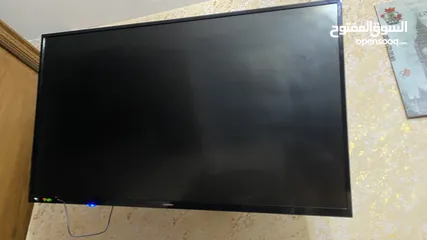  3 شاشات تلفاز