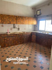  4 منزل كبير  الزرقاء/ الوسط التجاري