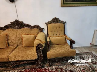  5 طاولة سفره 8 كراسي مع طقم كنب 9 مقاعد للبيع مستعمل بسعر مغري