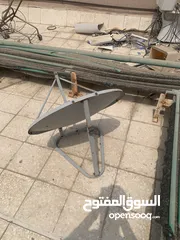  4 صحن رسفير شغالين ثنينهم الاول معاه جميع مستلزمات و الثاني بس هو شغال