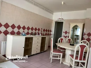  18 ‎ شقة نظيفة جدا للكراء غرفتين وصالة و ثلاثة حمامات في  (  حي النصر. ) على الشارع الرئيسي تبعد ثلاثة